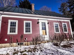 Cozy Farmhouse - Close to skiing!