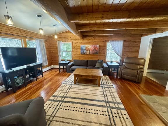 Cozy Cabin on the Stowe line!