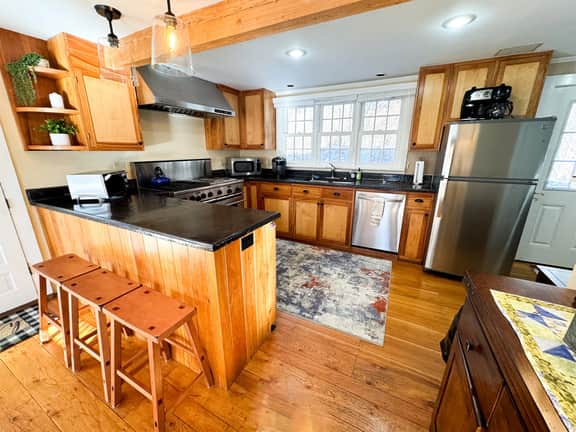 Cozy Farmhouse - Close to skiing!