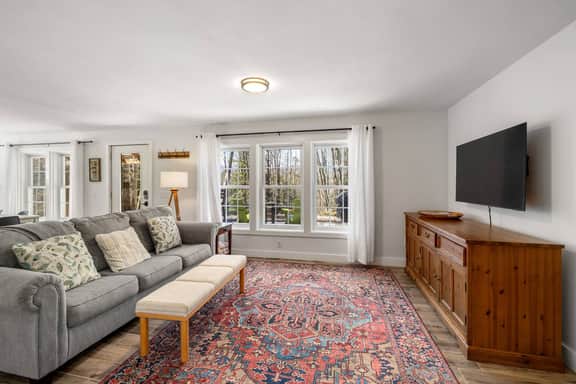 Fully Renovated & Modern 2 BR w/ Forest Views