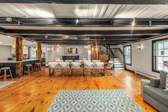 Penthouse on Main in Stowe!