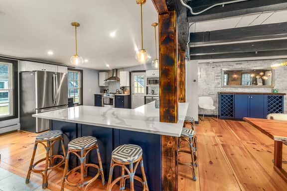 Penthouse on Main in Stowe!