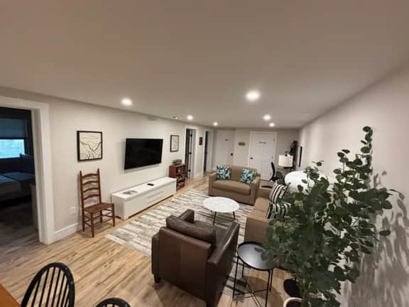 Renovated 2‑Bed Apt w/EV Charger Close to Village
