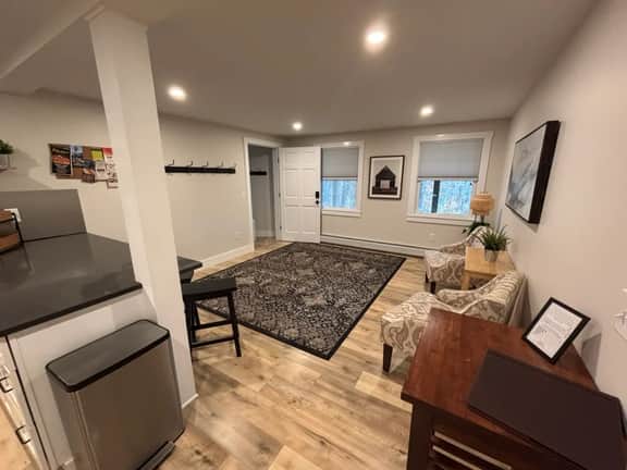 Renovated 2‑Bed Apt w/EV Charger Close to Village