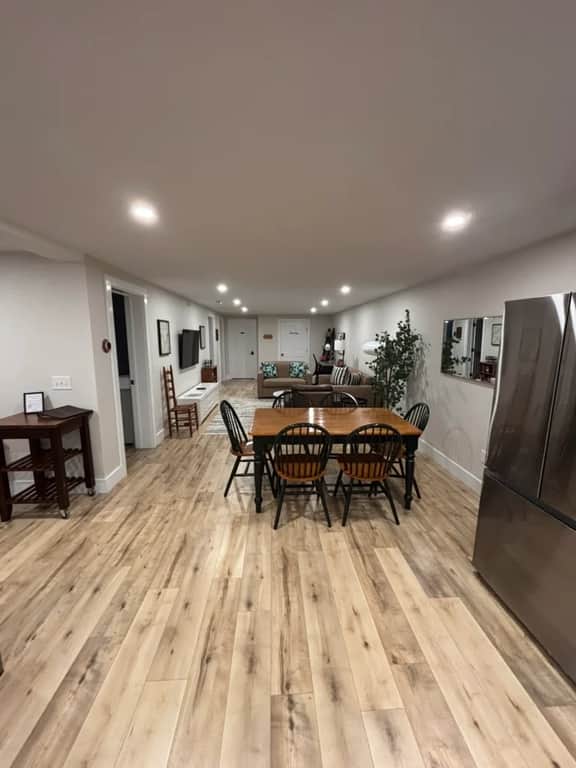 Renovated 2‑Bed Apt w/EV Charger Close to Village