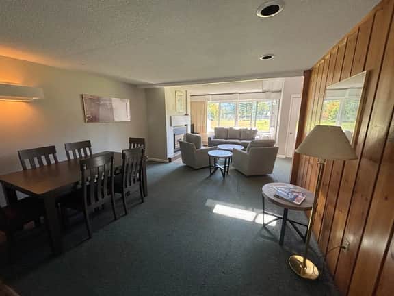 Stowe Condo with hot tub, pools, tennis courts!