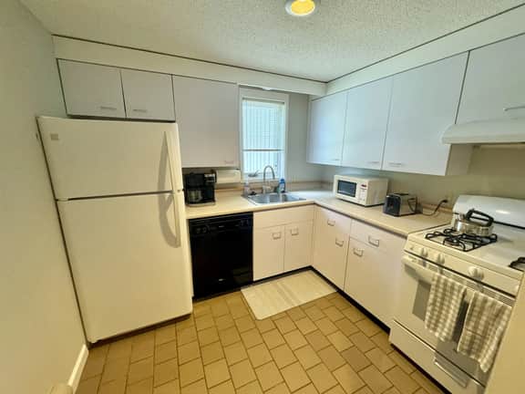 Stowe Condo with hot tub, pools, tennis courts!