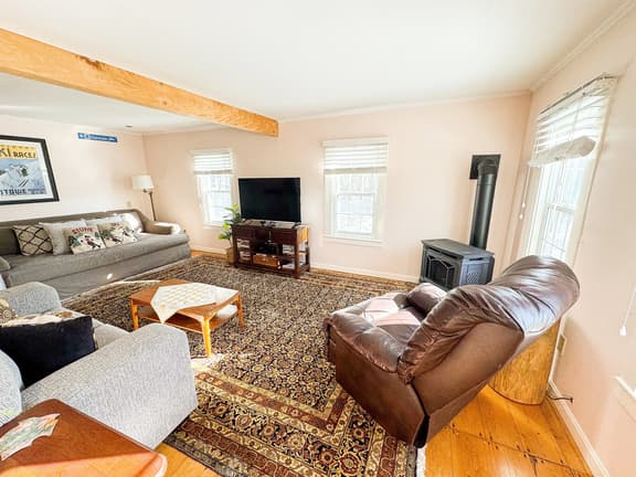 Cozy Farmhouse - Close to skiing!