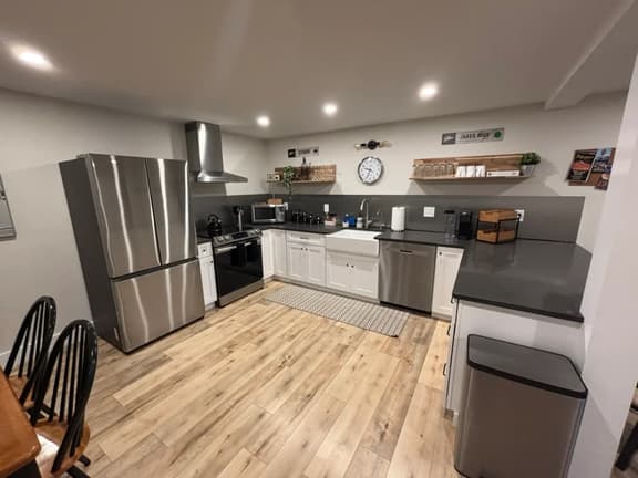 Renovated 2‑Bed Apt w/EV Charger Close to Village